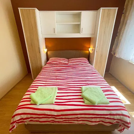 Combaj Apartman *