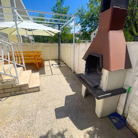 Combaj Apartman *