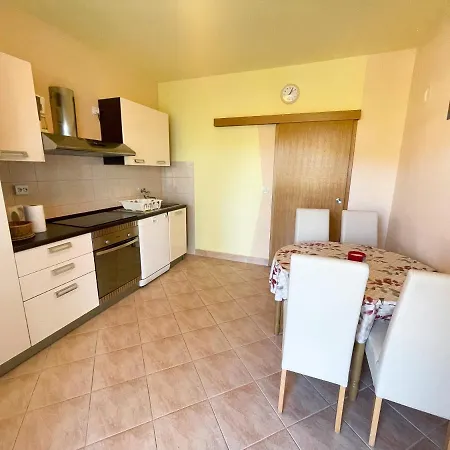Combaj Apartman