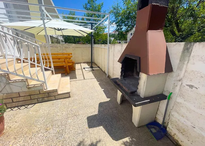 Combaj Apartman *